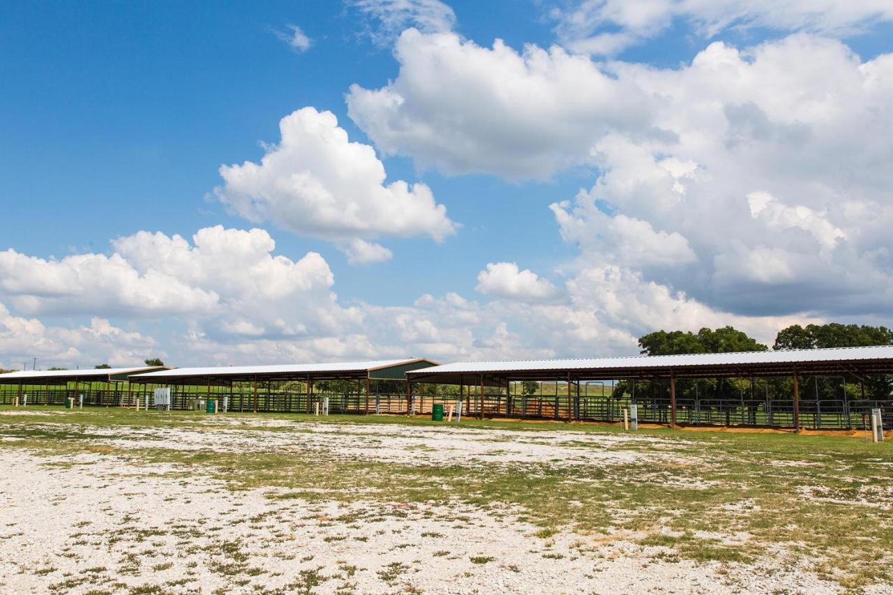 Nrs Event Center & Guest Ranch Hotel Decatur Kültér fotó